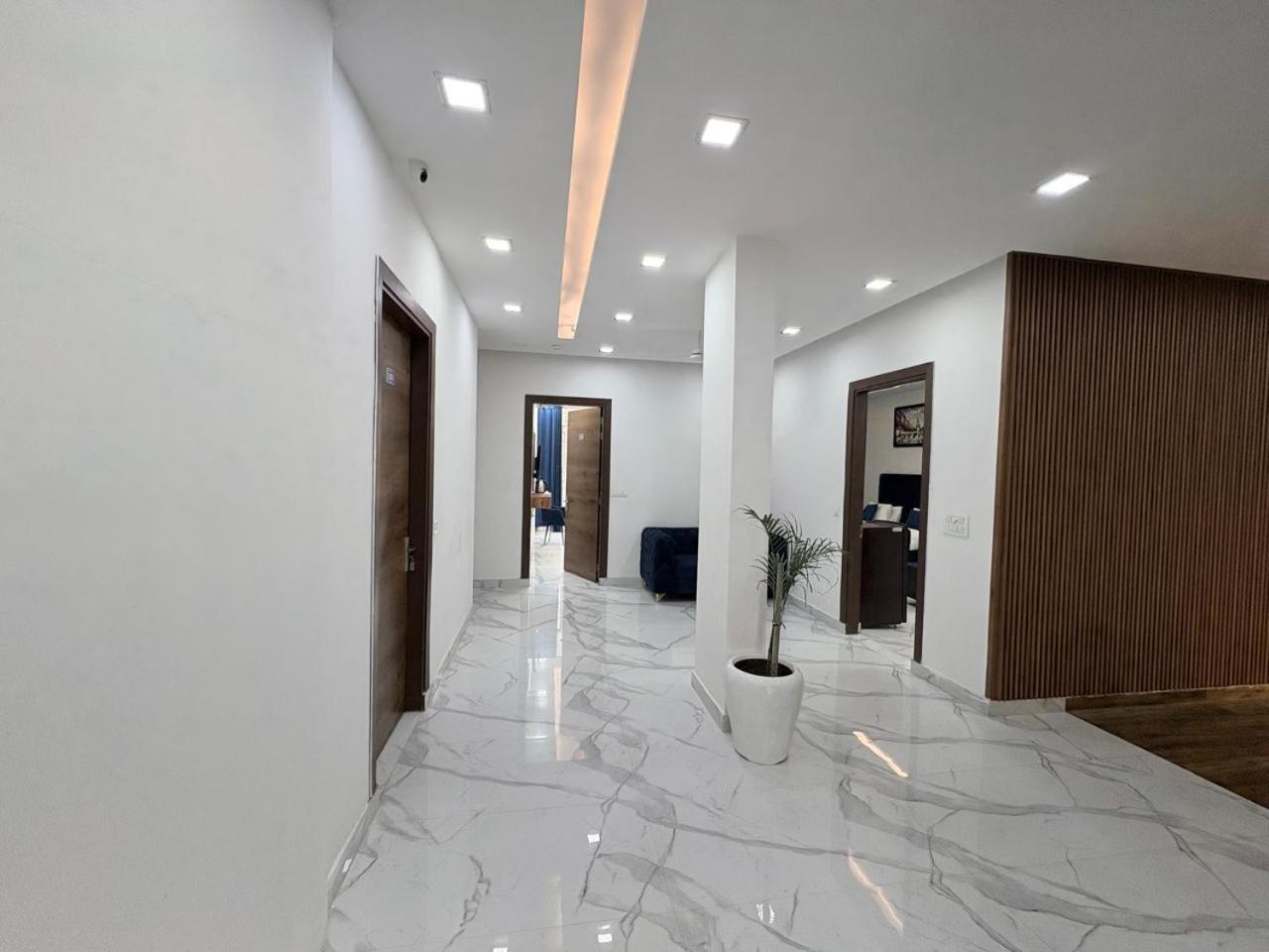 Pacific Inn Eco Central Gurgaon Buitenkant foto