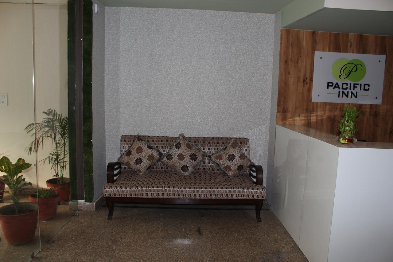 Pacific Inn Eco Central Gurgaon Buitenkant foto