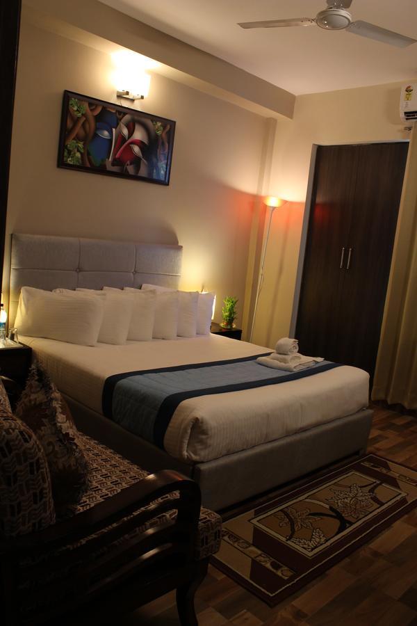 Pacific Inn Eco Central Gurgaon Buitenkant foto