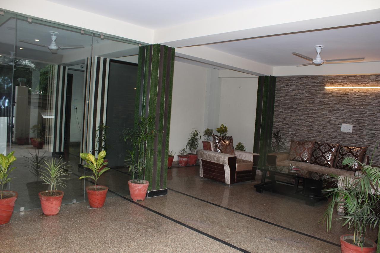 Pacific Inn Eco Central Gurgaon Buitenkant foto