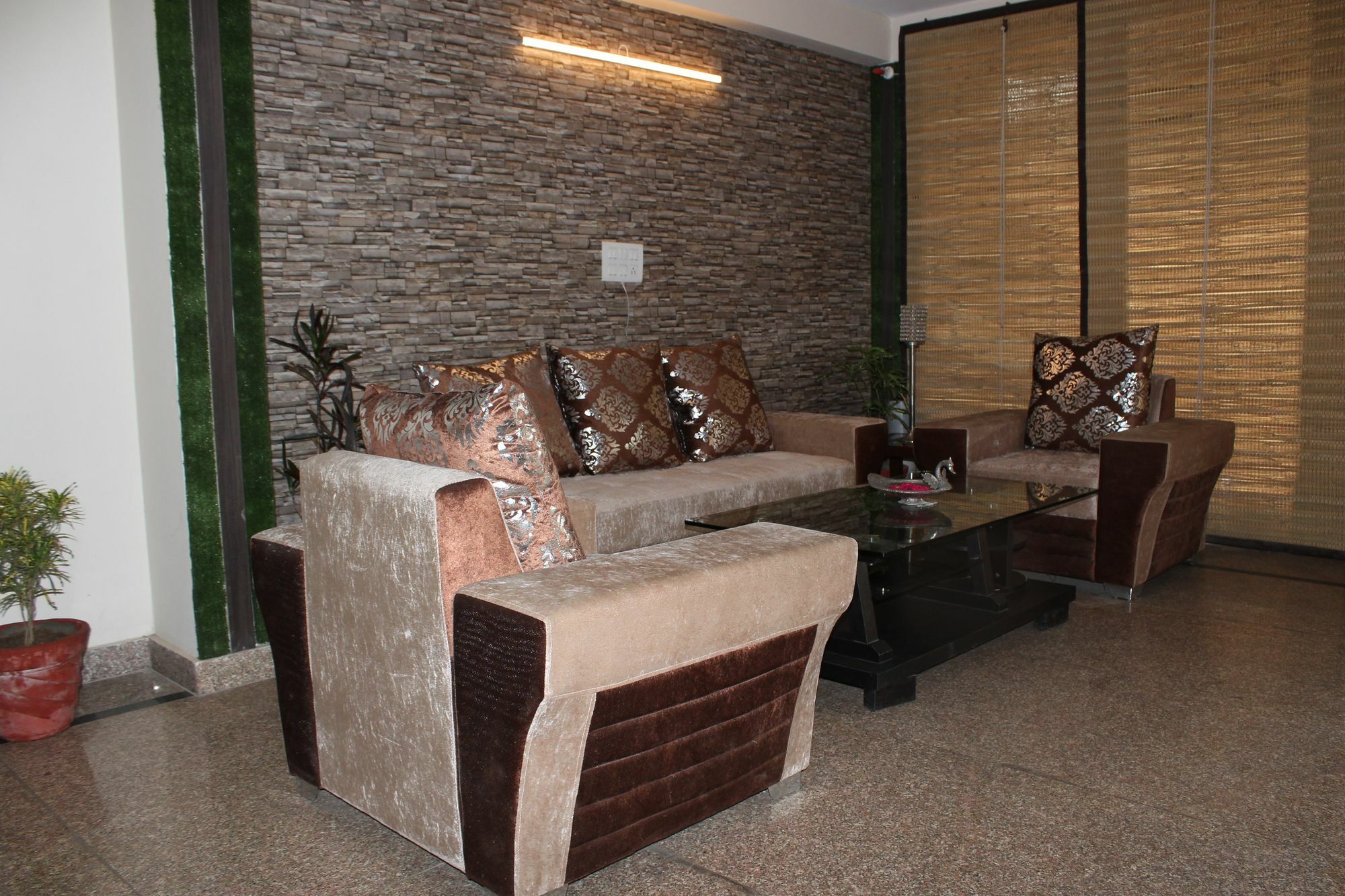 Pacific Inn Eco Central Gurgaon Buitenkant foto